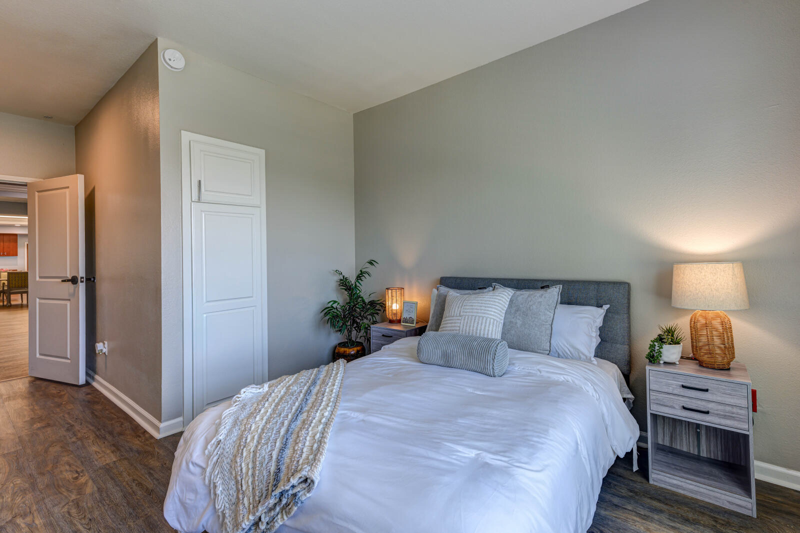 Model Room 8