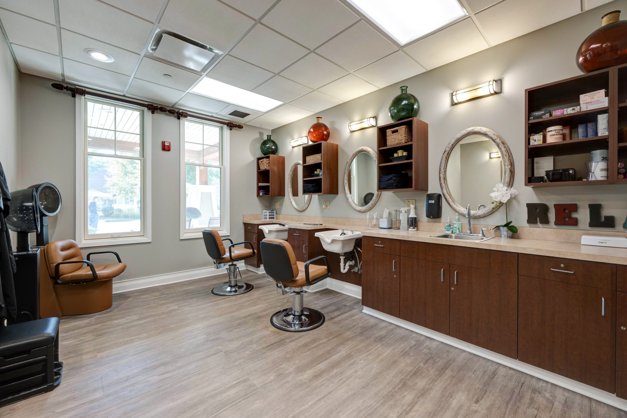 Beauty Salon -2