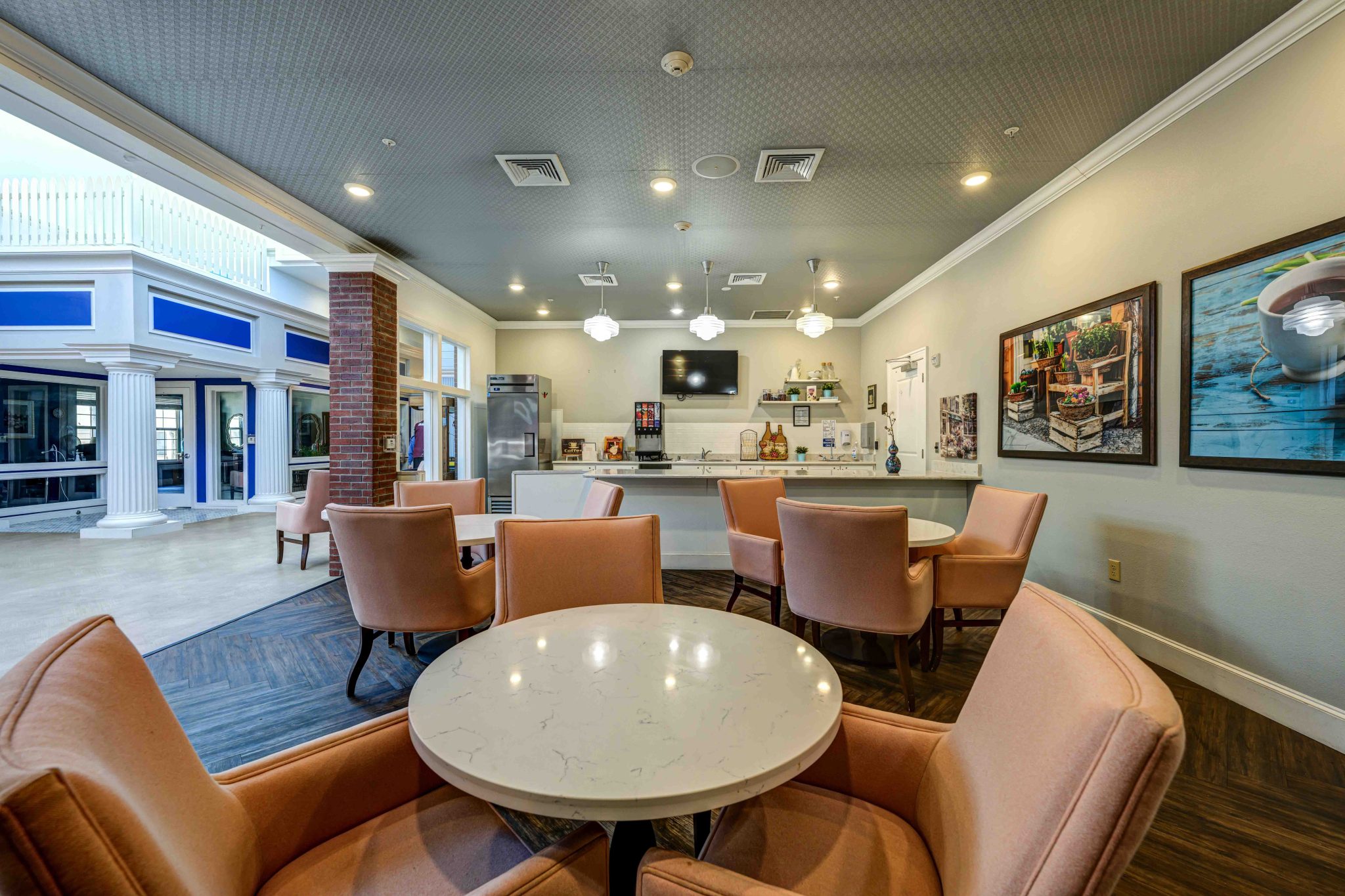 Activity / Casual Dining 2