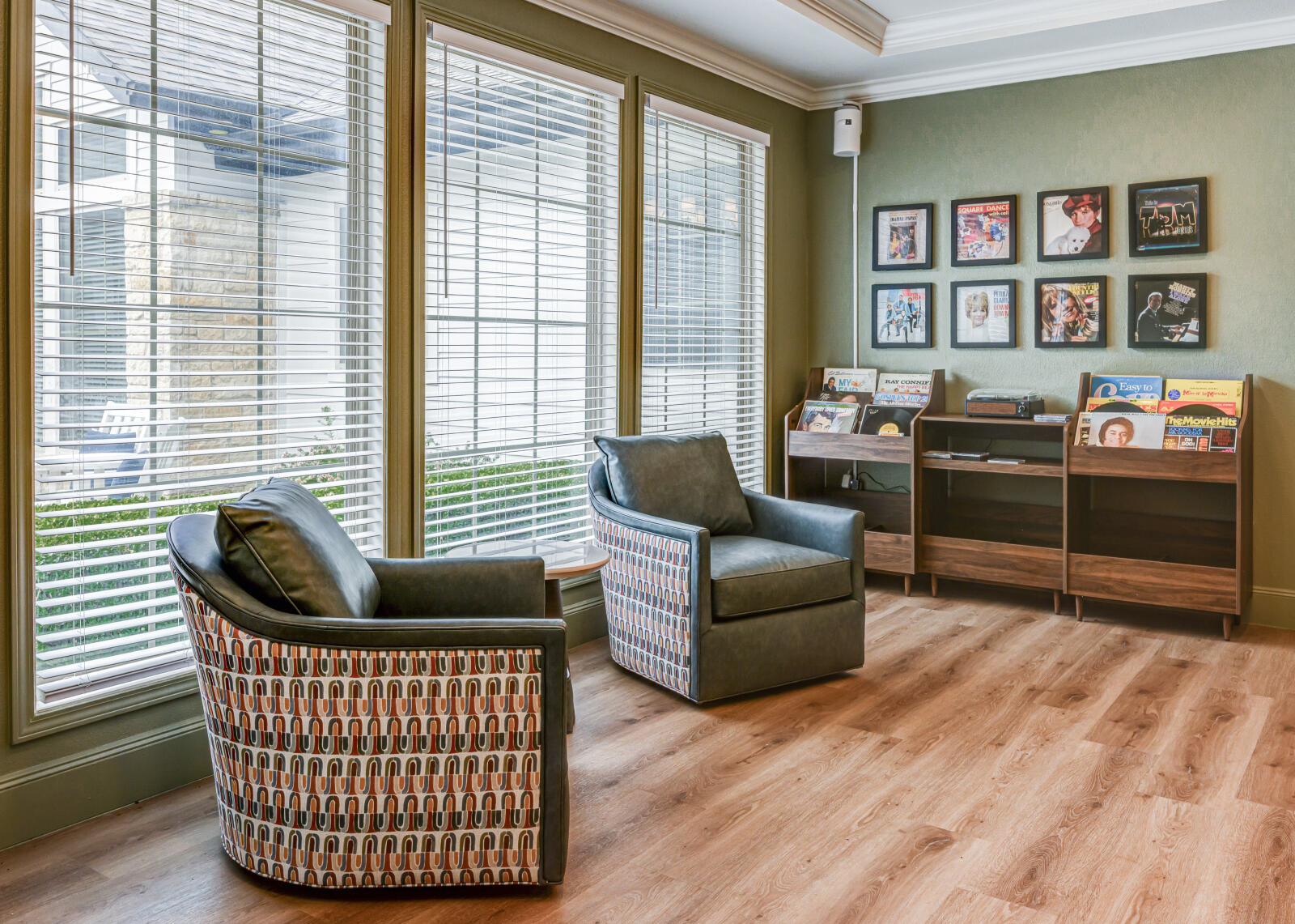 Oak Sitting Area